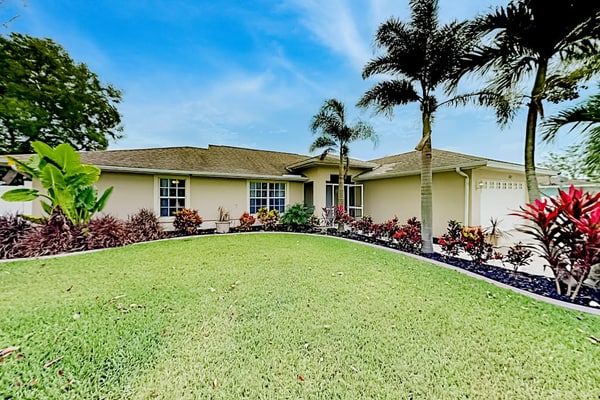 Luxury coastal retreat with office, lanai, pool, alfresco dining & tiki bar