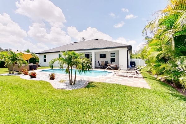 Exquisite home with Heated Pool & Firepit, enclosed yard