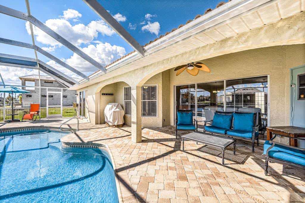 Canal-front home with pool, private dock, kayaks & W/D - snowbirds welcomed