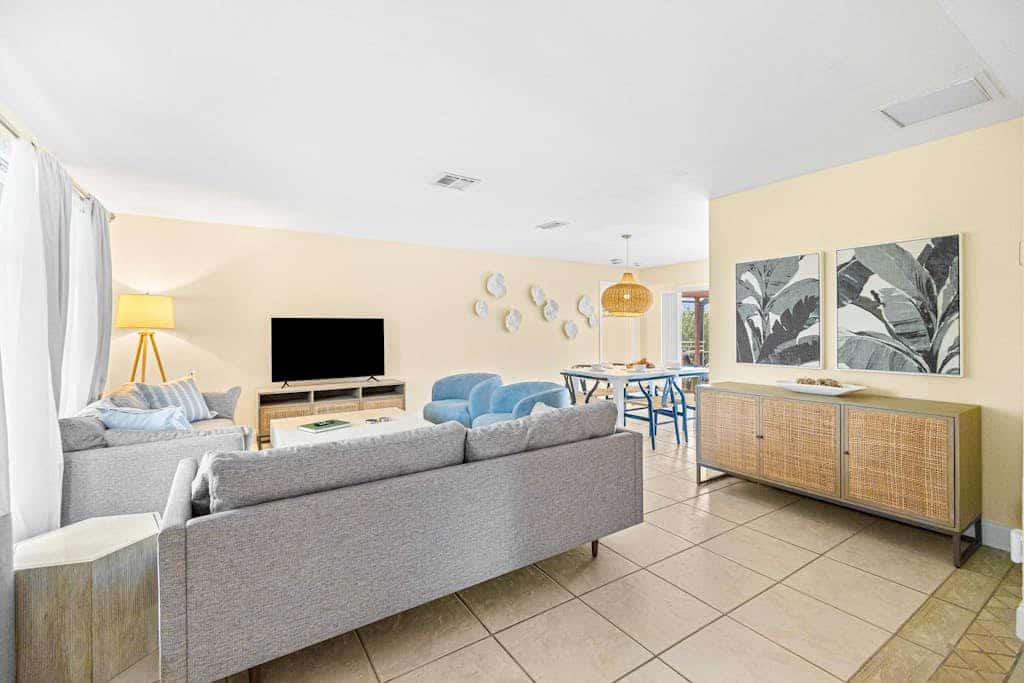 Gulf view home with heated pool, alfresco dining, dock, W/D, & AC