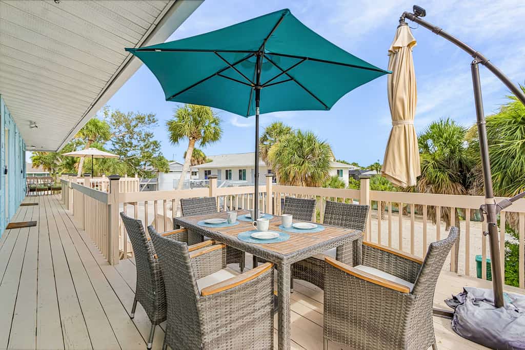 Coastal Quadruplex with deck and dog-friendly - Near Beaches