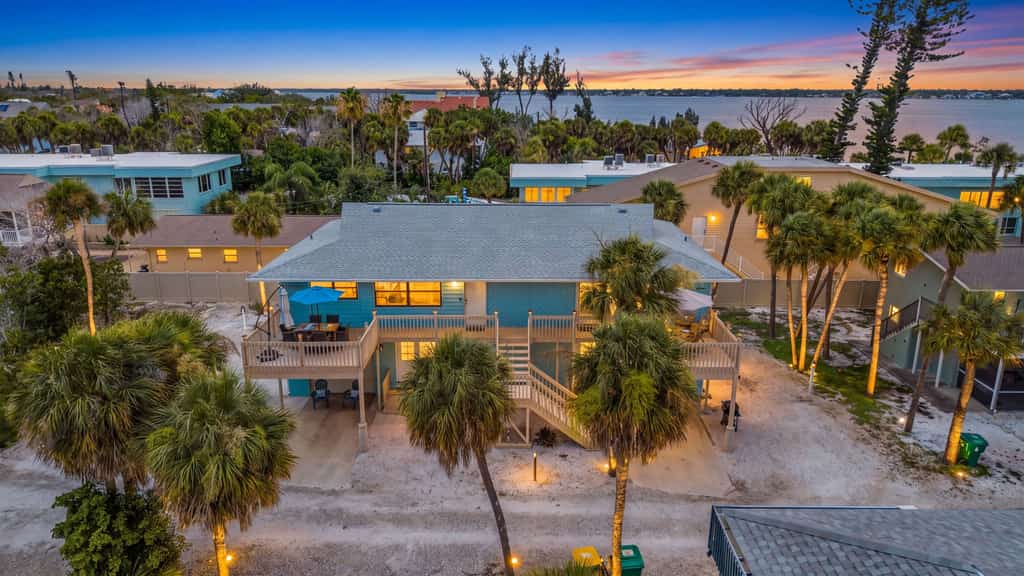 Coastal Quadruplex with deck and dog-friendly - Near Beaches
