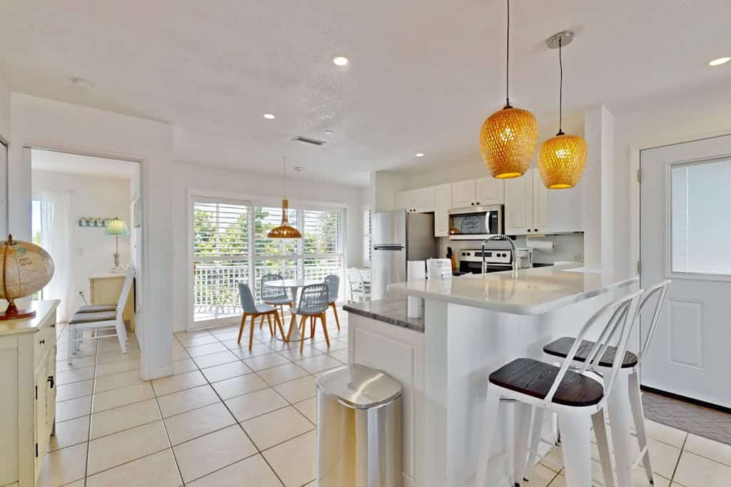 Beautiful duplex with private W/D, WiFi, & close to the beach