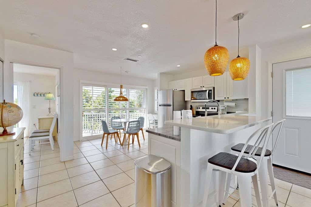 Beautiful duplex with private W/D, WiFi, & close to the beach