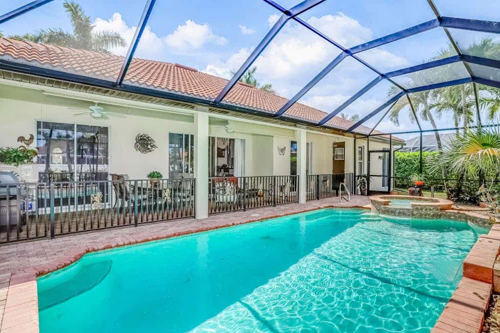 Wonderful cape home with private pool, furnished lanai, gas grill and WiFi