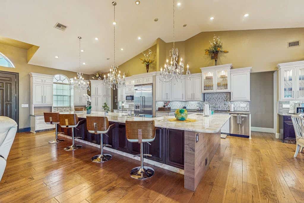 Cozy luxurious home with private pool spa, W/D, and WiFi