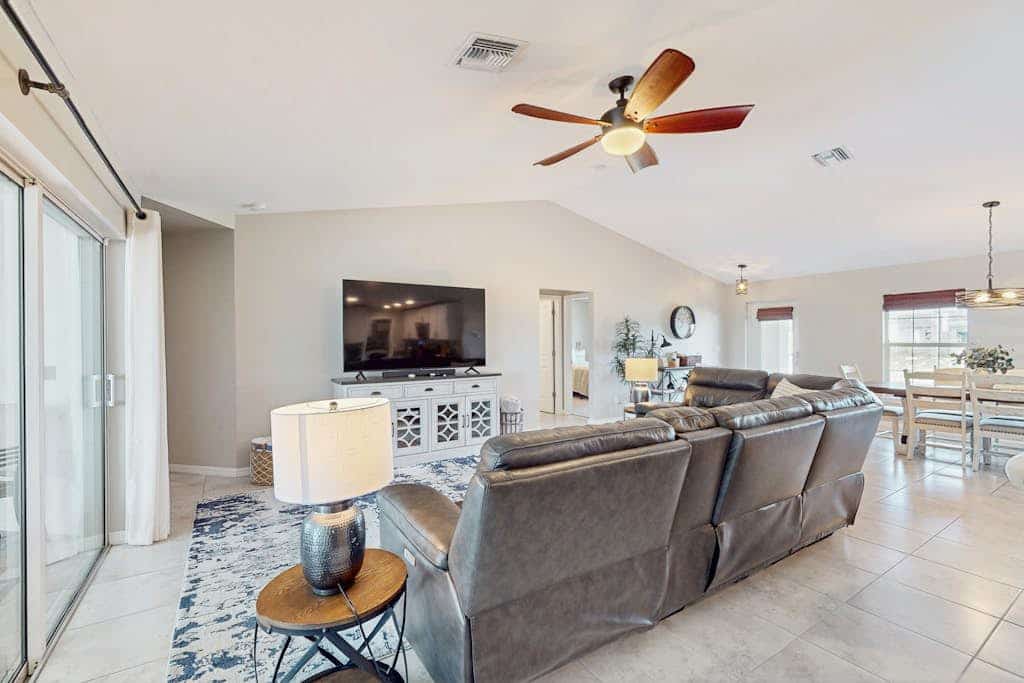 Quiet home with private pool and spa and plenty of outside space