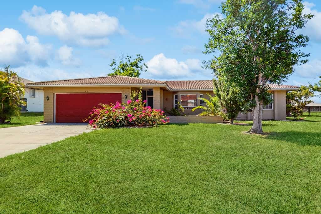 Dog friendly house with private pool, lanai, and washer & dryer