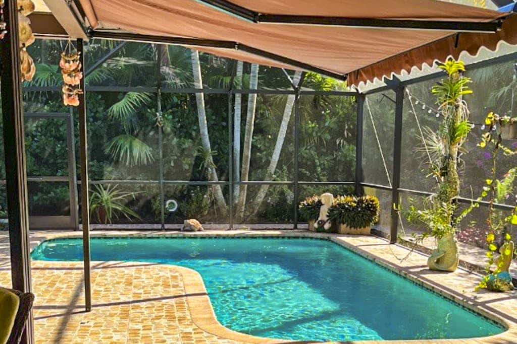 Private home with pool and private lanai, pet and snow bird friendly