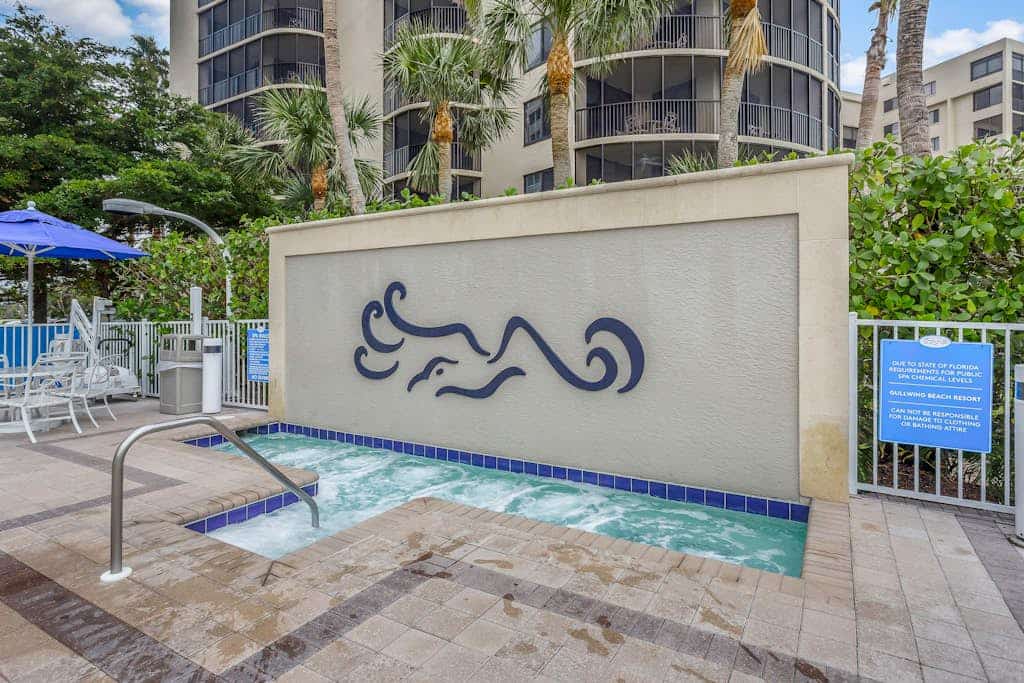 Spacious gulf view condo with shared pool, hot tub & tennis courts