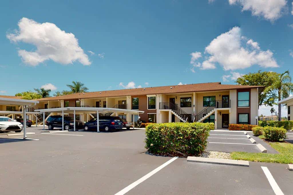 Snowbird-friendly condo with pool access, lake views, W/D, and central AC