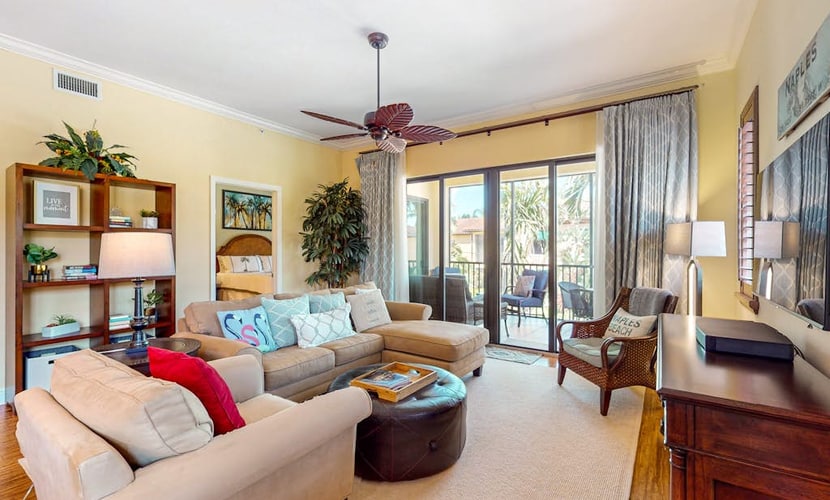 Serene Luxury Awaits at Naples Bay Resort – Your Tropical Retreat!