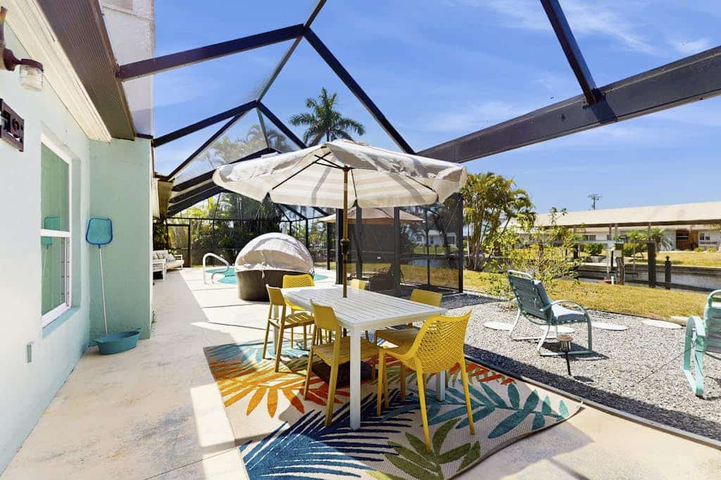 Relaxing retreat with private pool, washer/dryer, & family-friendly amenities