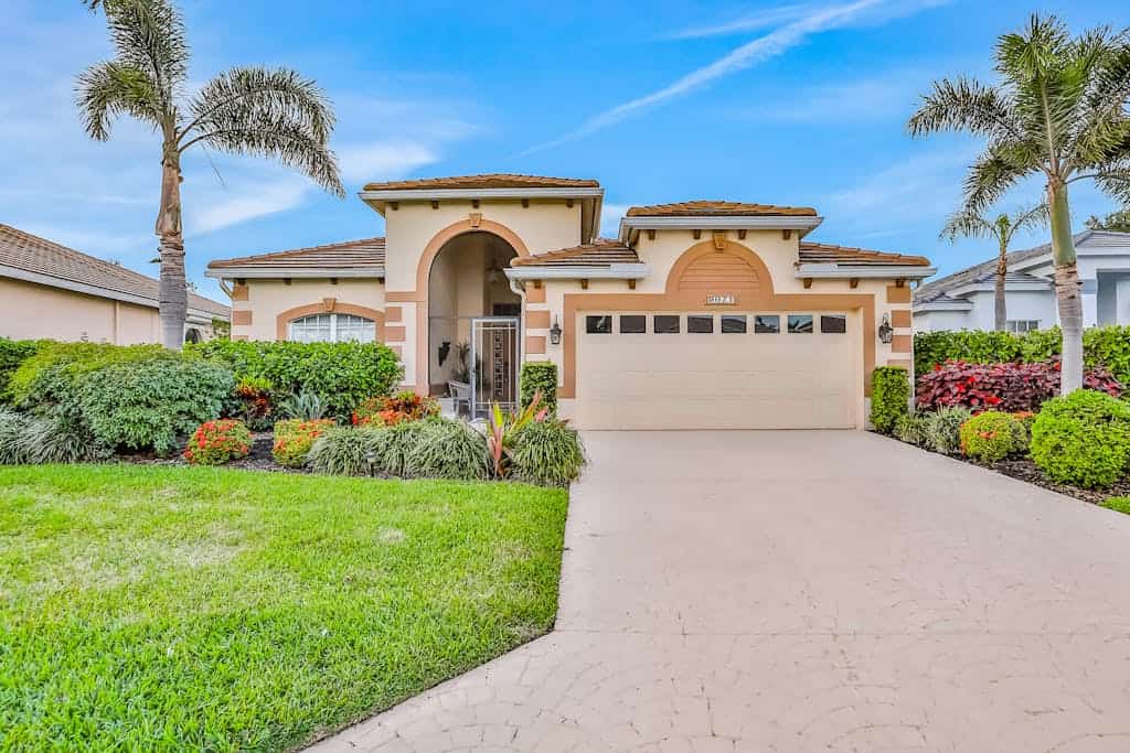 Dog-friendly house with private pool, sauna, golf, tennis court, & central AC