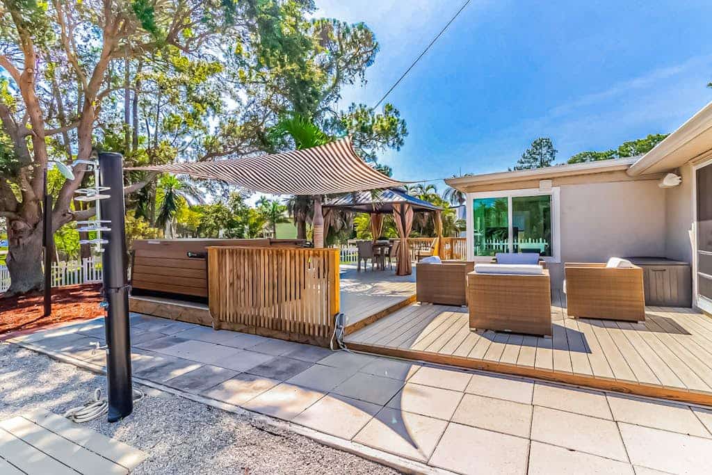 Dog-friendly lakefront home with hot tub, gazebo, firepit, outdoor kitchen, W/D