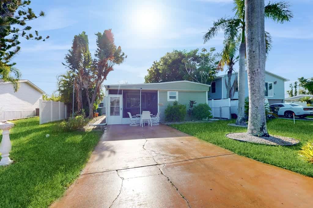 Dog-friendly hideaway with bikes, patio, grill, streaming, central AC, & W/D