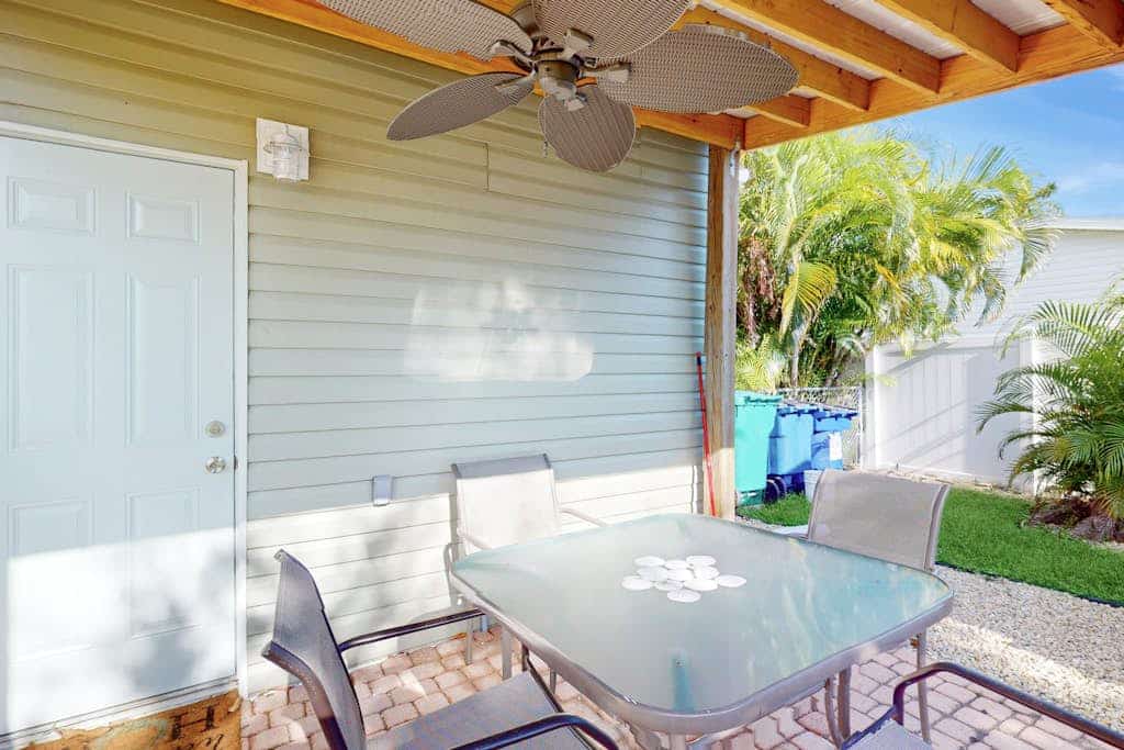 Dog-friendly hideaway with bikes, patio, grill, streaming, central AC, & W/D