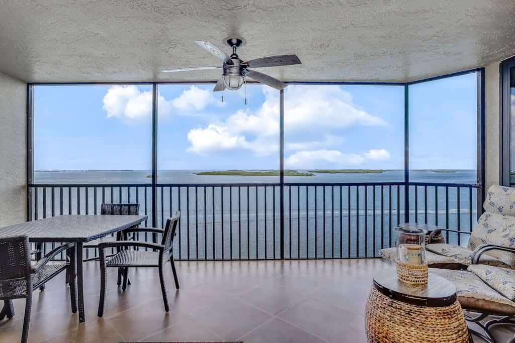 Bayfront escape with beach access, and panoramic coastal views