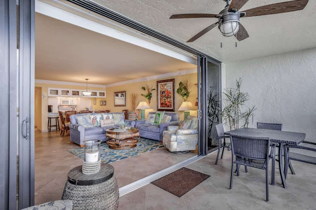 Bayfront escape with beach access, and panoramic coastal views