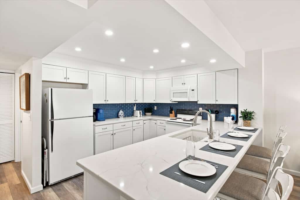 Beachfront condo with pool, private balcony, and washer and dryer