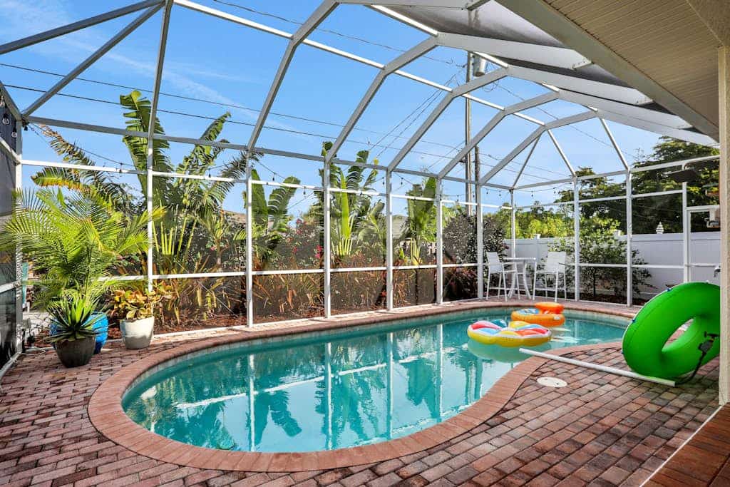 Beautiful, single-level home with an amazing pool, lanai, AC, & washer/dryer