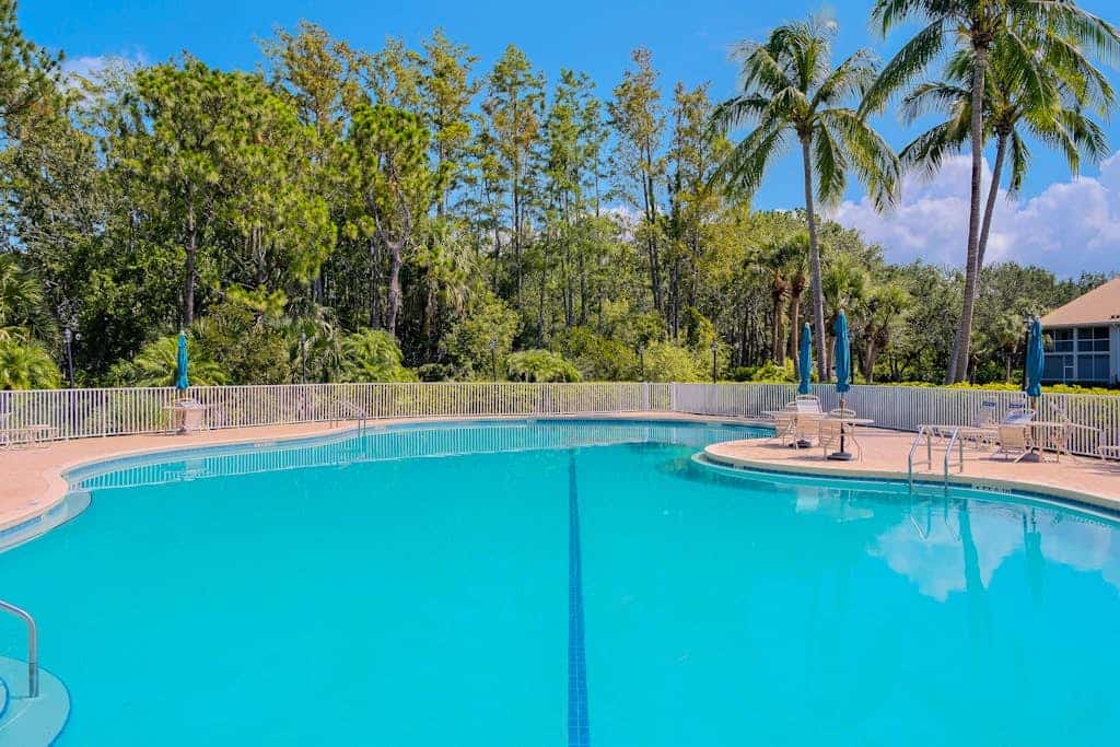 2nd-floor lakefront condo with heated pool, lake view, balcony, bikes, fast WiFi