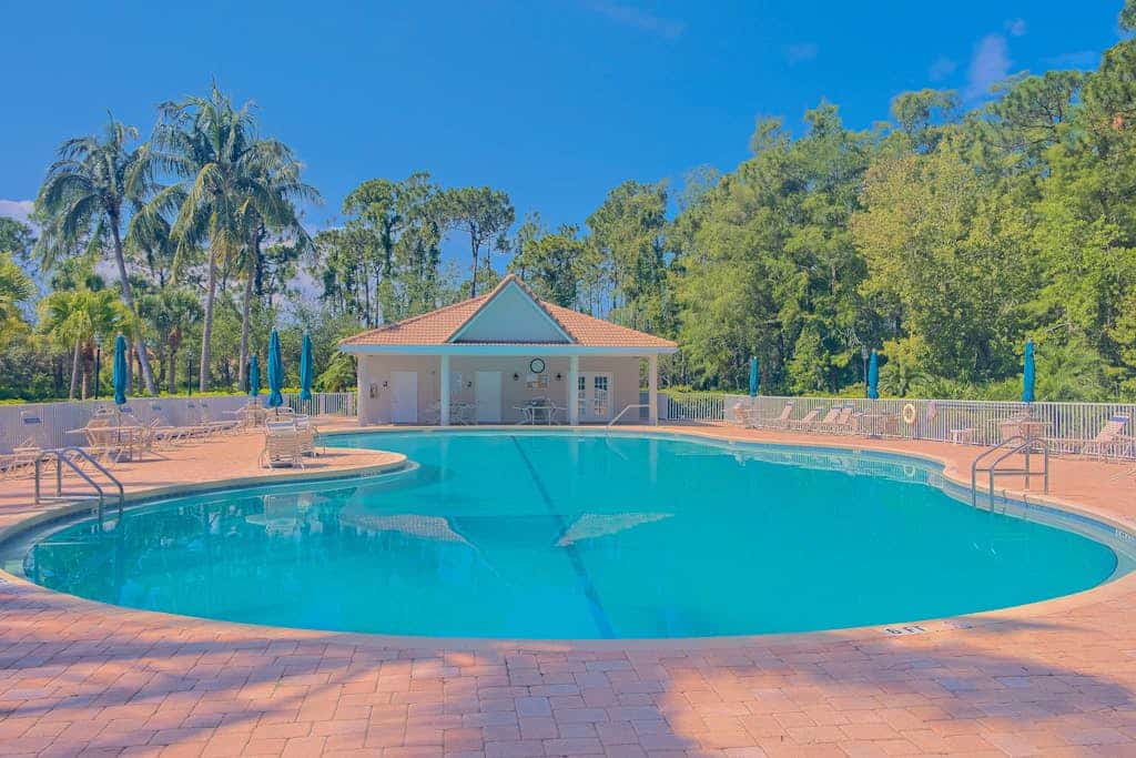 2nd-floor lakefront condo with heated pool, lake view, balcony, bikes, fast WiFi