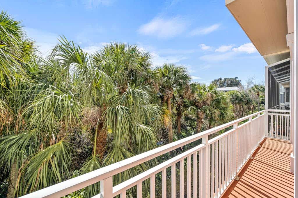 Spacious townhouse with central AC, private washer/dryer, and high-speed WiFi