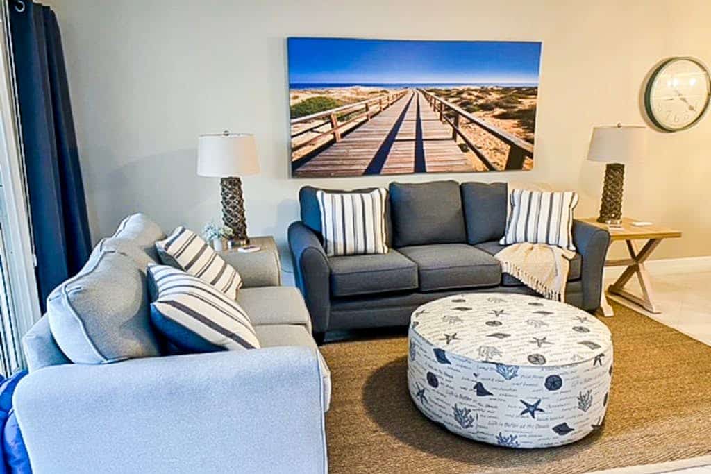 Lakefront getaway with walk-out lanai, pool, tennis/Bocce courts & marina