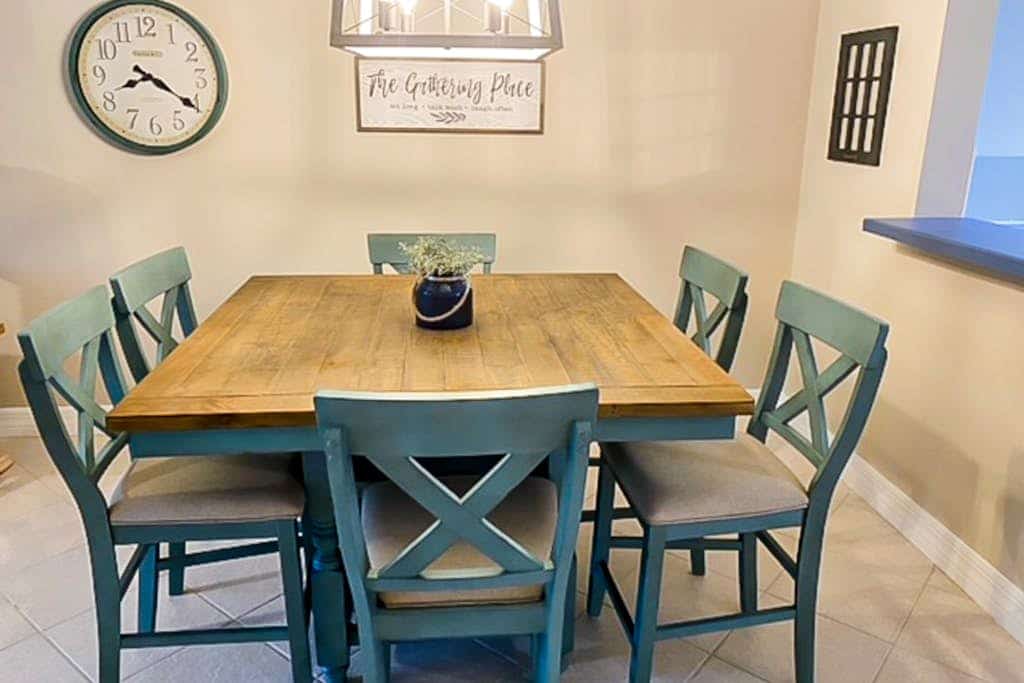 Lakefront getaway with walk-out lanai, pool, tennis/Bocce courts & marina
