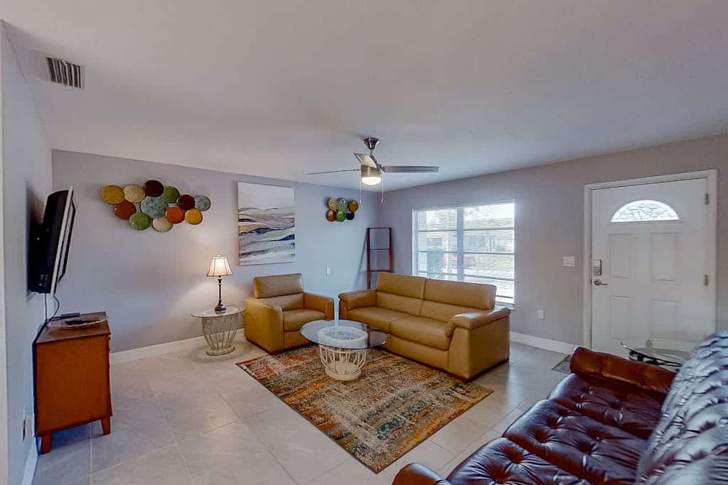Dog-Friendly, Snowbird-Ready Florida Escape – Near Beaches & Golf