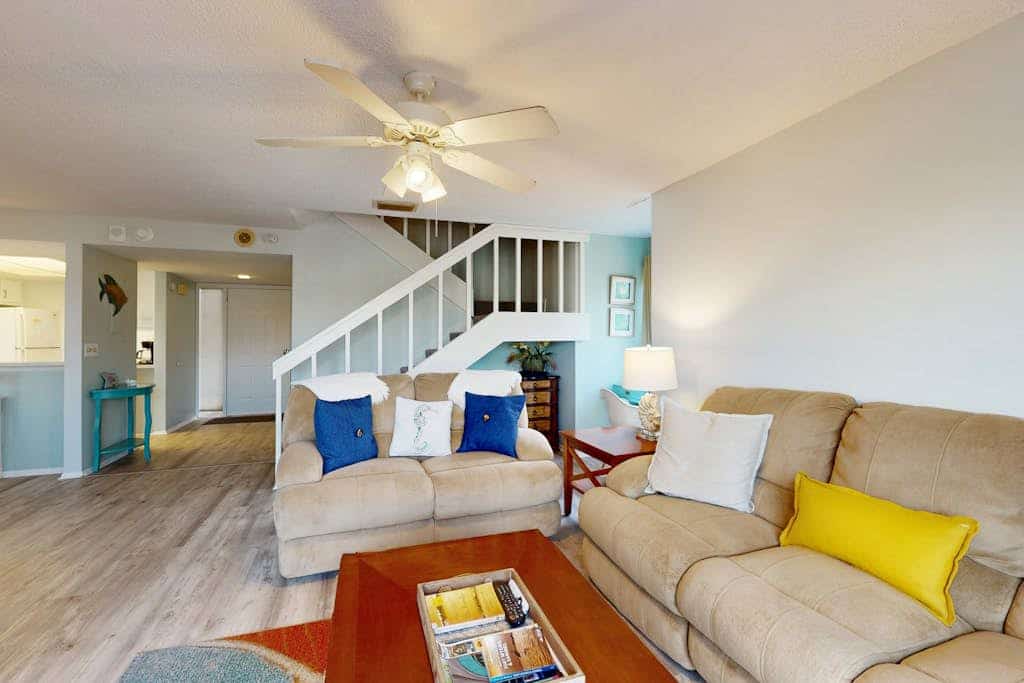 Corner Unit Condo with Private Balcony, and Shared Pool - Walk to Beach