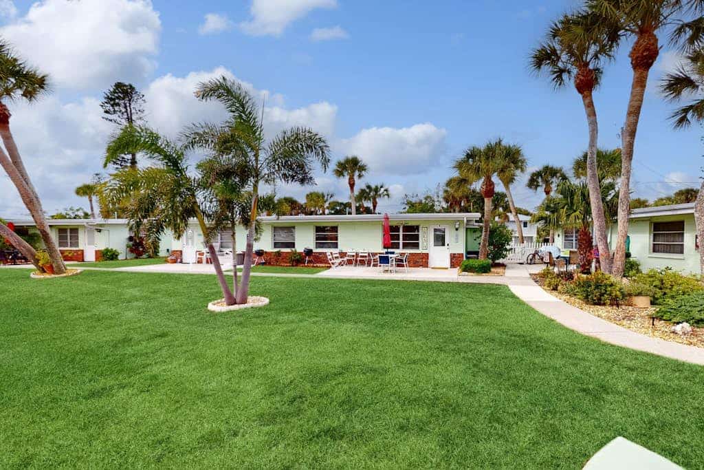 Canal-front condo with private docks, heated pool, private beach access, BBQ
