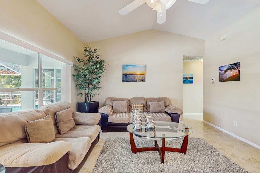 Home with private pool -  great location & nearby beach access