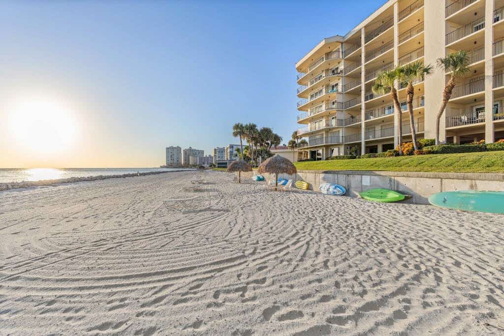 Spacious oceanfront condo with heated pool, pickleball, tennis, gym, & balcony