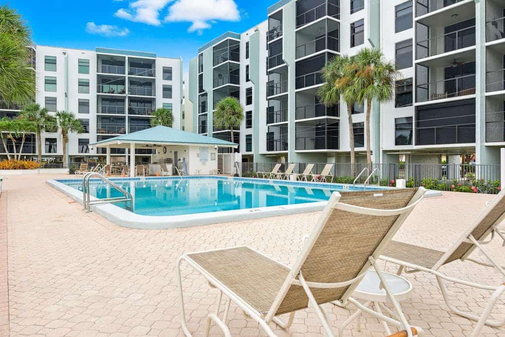 Amazing oceanfront condo with pool, hot tub, tennis, & stunning balcony views