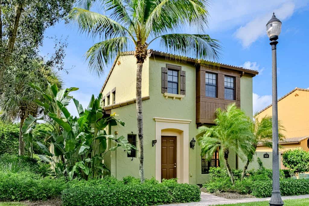 Gorgeous & modern sunlit oasis with pool, patio, tennis courts, gym, & W/D