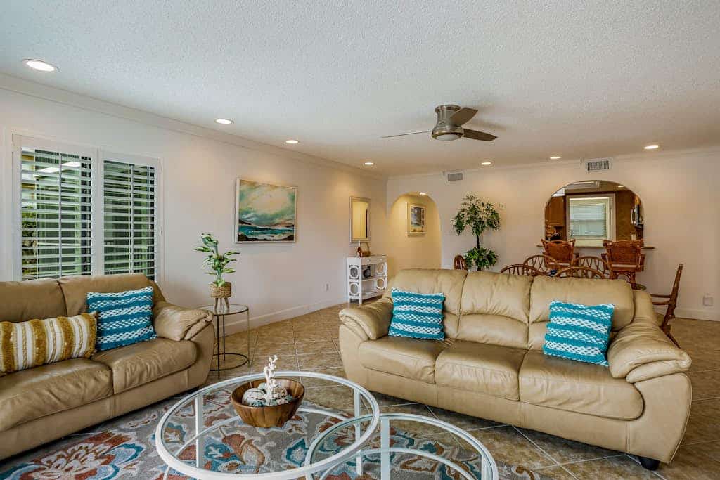 Second Floor Condo with Shared Pool, Central AC, WiFi, W/D - Snowbird Friendly
