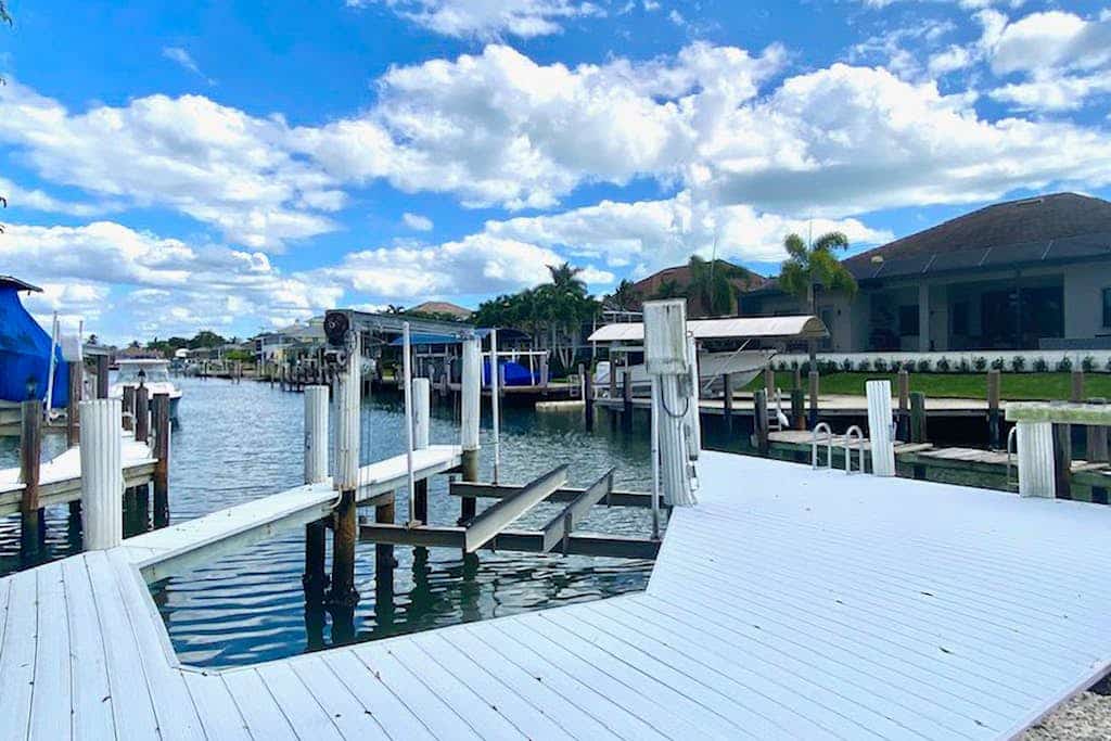 Dog friendly home with private pool, washer & dryer, and Wifi