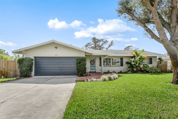Single level family home w/private pool & furnished patio w/grill, dog-friendly.