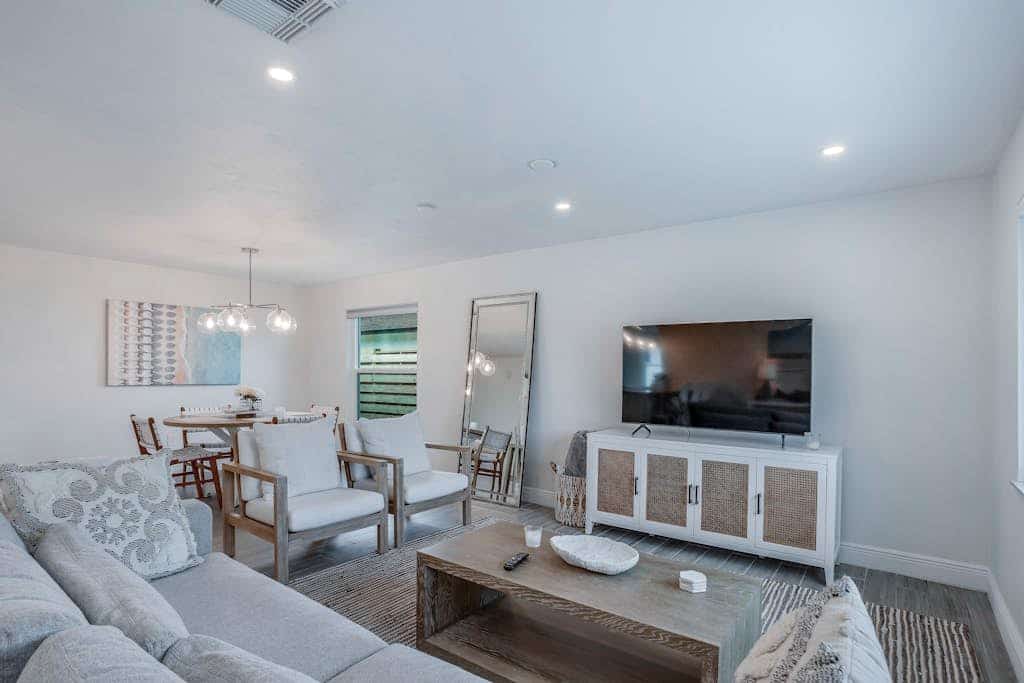 Updated home with pool & spa, fenced yard, WiFi, & great location - snowbirds OK