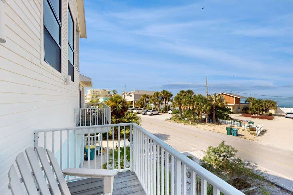 Beautiful duplex with private W/D, WiFi, & close to the beach