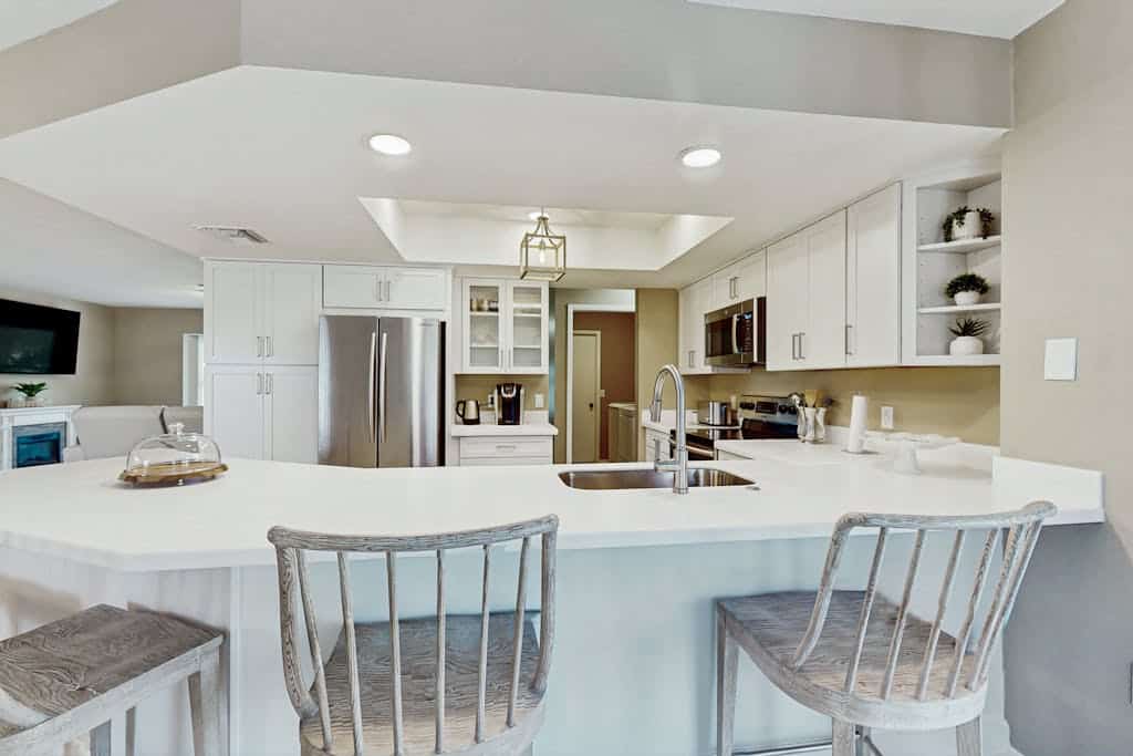Luxurious pool home close to the beach, family friendly with AC and WIFI