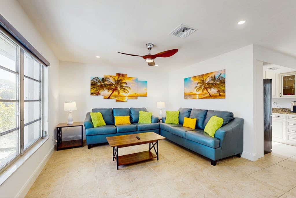 Contemporary and cozy home with heated pool, central location, close to beaches