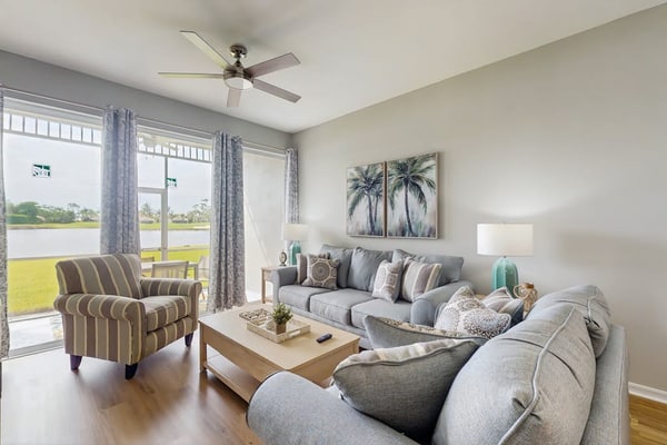 Family-friendly lakefront condo w/heated pool, hot tub, gym