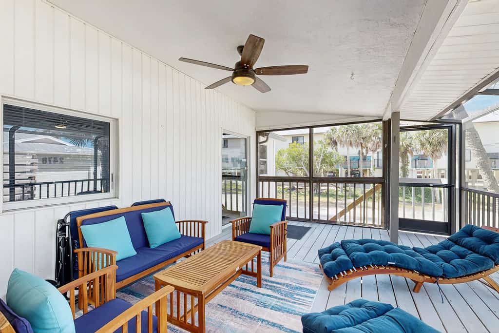 Tranquil home with washer/dryer, central AC, & kitchen - snowbird friendly