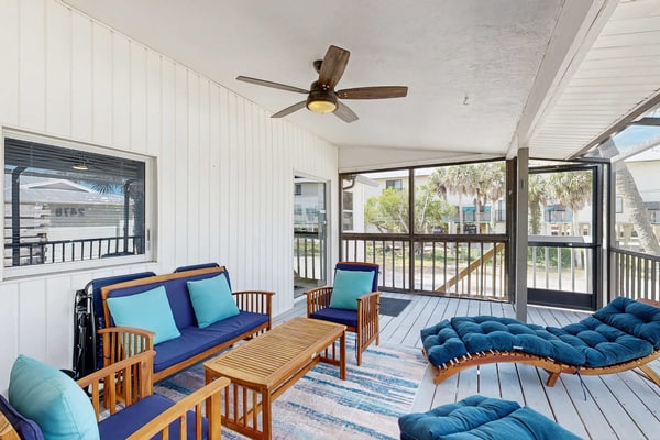 Tranquil home with washer/dryer, central AC, & kitchen - snowbird friendly