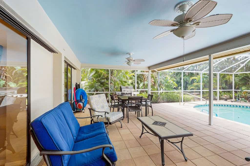 Spacious home with heated pool, WiFi, washer & dryer, and lanai