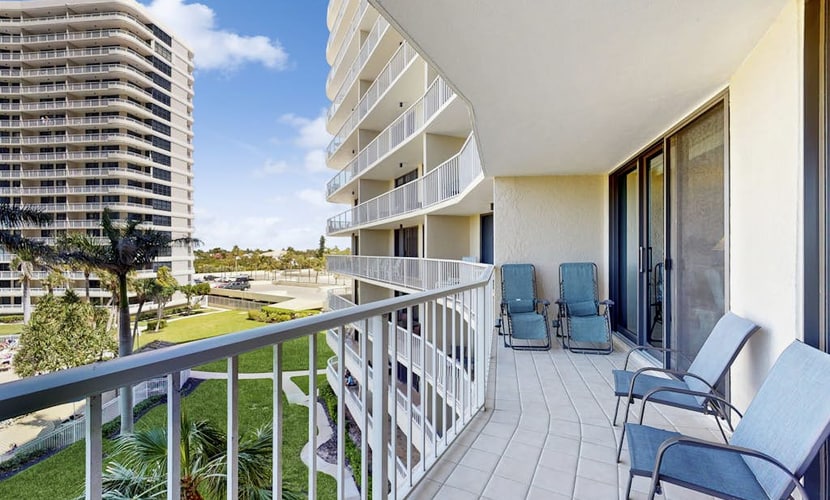 Elegant Waterfront Condo with WiFi, Pool & Tennis - Walk to Beach