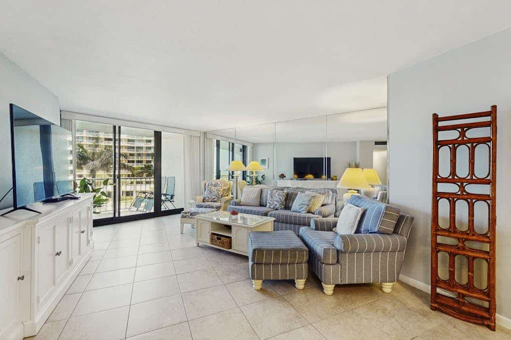 Elegant Waterfront Condo with WiFi, Pool & Tennis - Walk to Beach